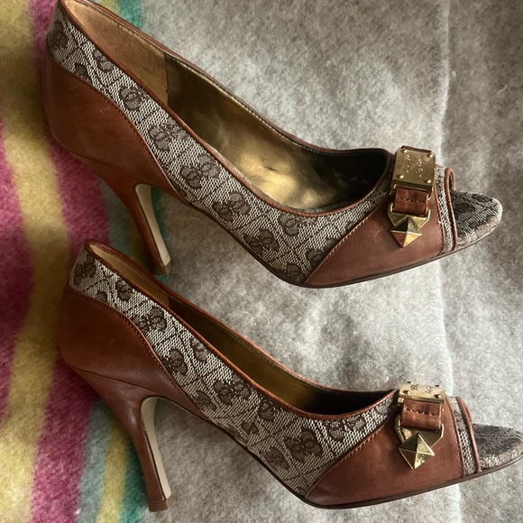 Guess Brown and Tan Patterned Heels - Picture 5 of 9